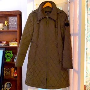 DKNY Trendy green coat in excellent condition